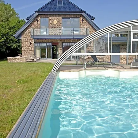 In Boltenhagen Mit Privatem Pool Holiday home Redewisch